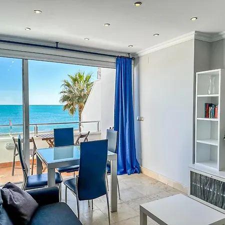 In By Playa El Bajondillo * Τορρεμολίνος